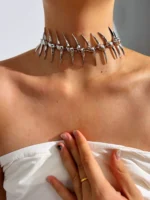 Edgy Niche Hip-Hop Thorn Skeleton Alloy Women's Necklace Perfect for - Image 2